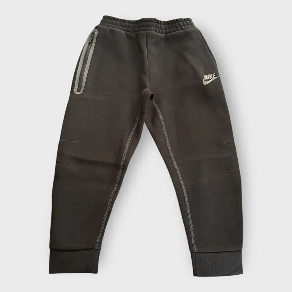 Nike Sportswear Tech Fleece Black Jogger Sweatpants Kids size 6 (5-6 Years) New